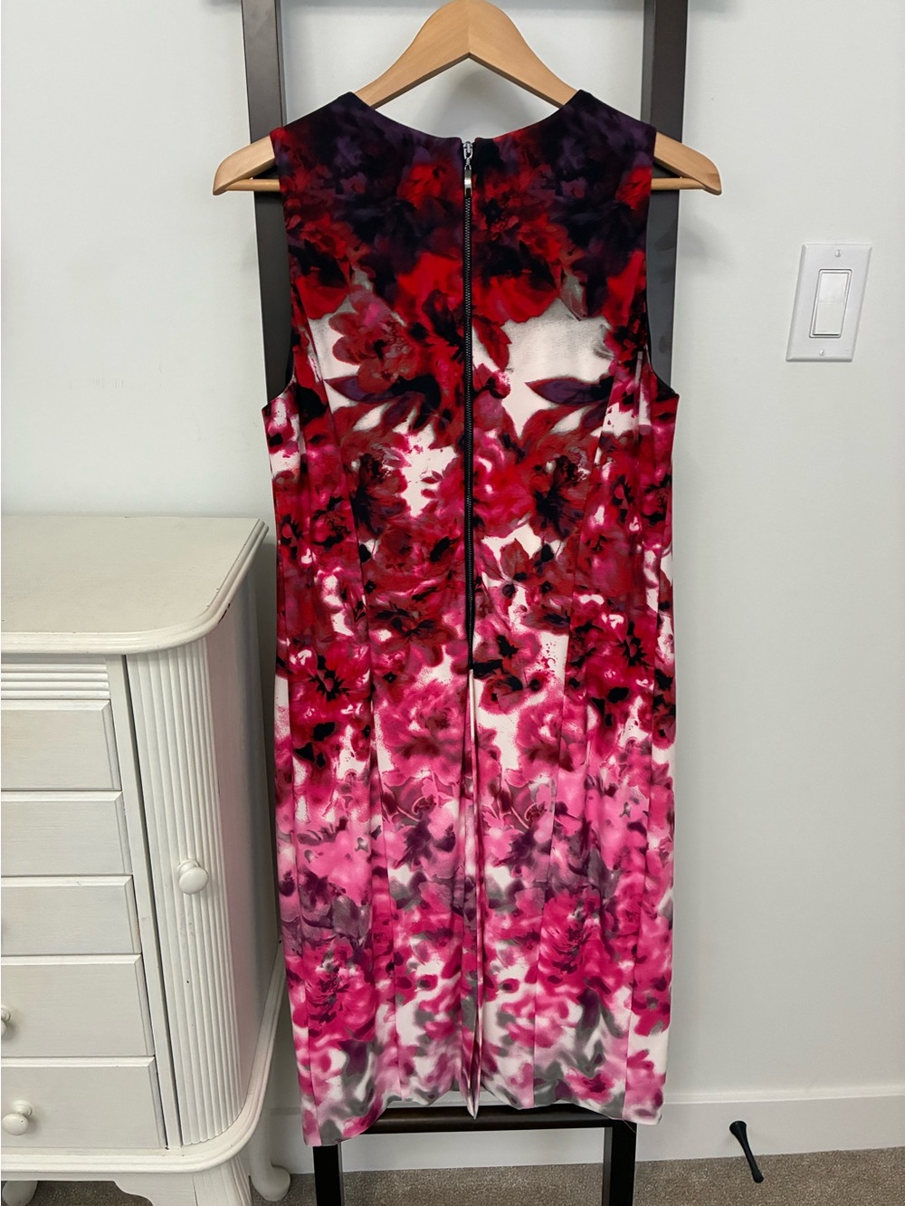 Joseph Ribkoff dress! Size 14 Sleeveless Floral Shift Dress in Red & Pink - Picture 3 of 7